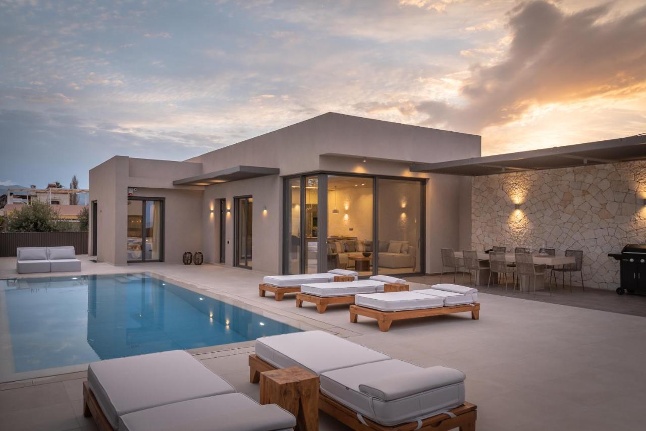 Athina Luxury Villa, With Pool & Walk To The Beach, By Thinkvilla Chania  Ngoại thất bức ảnh