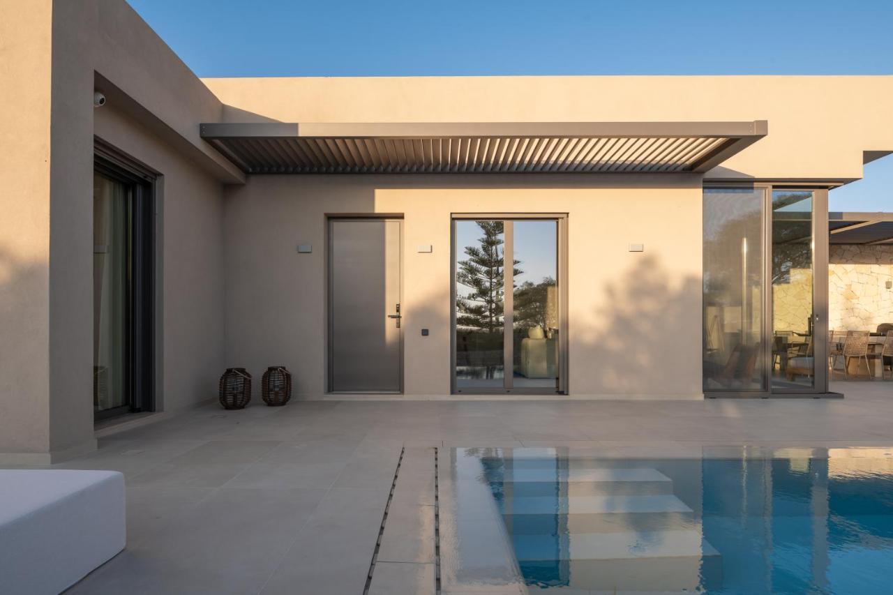 Athina Luxury Villa, With Pool & Walk To The Beach, By Thinkvilla Chania  Ngoại thất bức ảnh