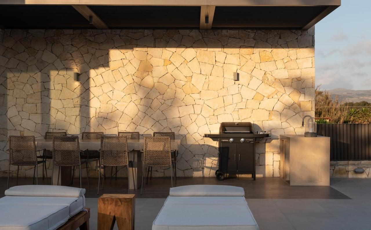 Athina Luxury Villa, With Pool & Walk To The Beach, By Thinkvilla Chania  Ngoại thất bức ảnh
