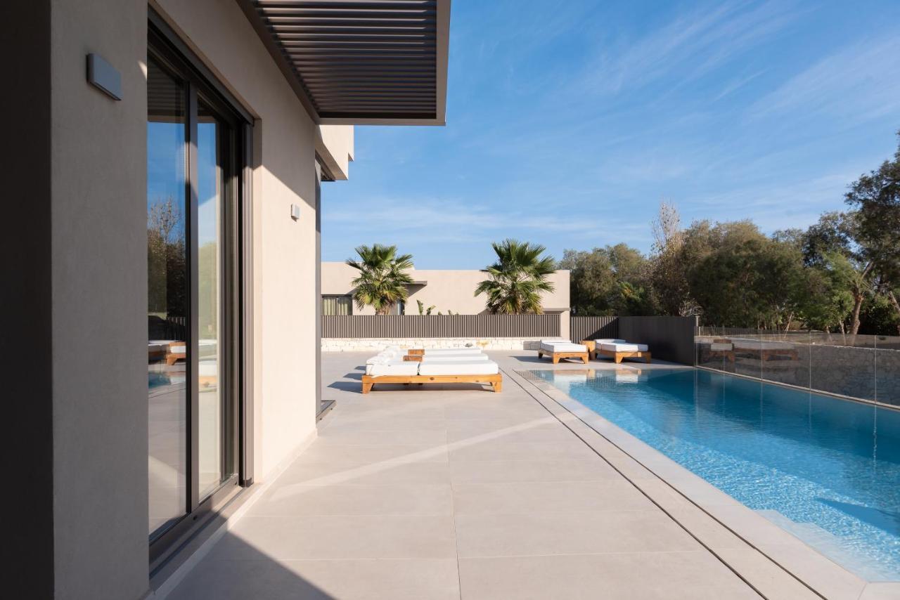 Athina Luxury Villa, With Pool & Walk To The Beach, By Thinkvilla Chania  Ngoại thất bức ảnh
